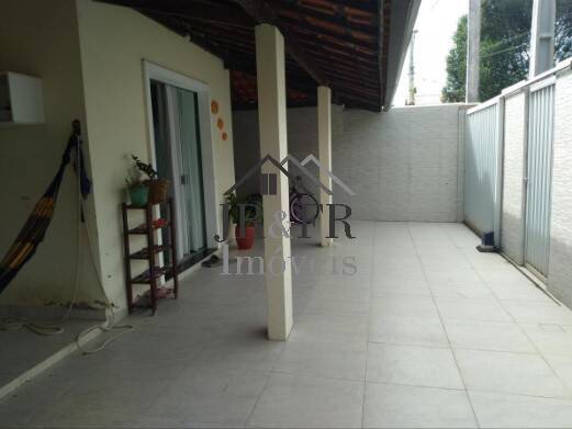 Casa à venda com 3 quartos, 220m² - Foto 1